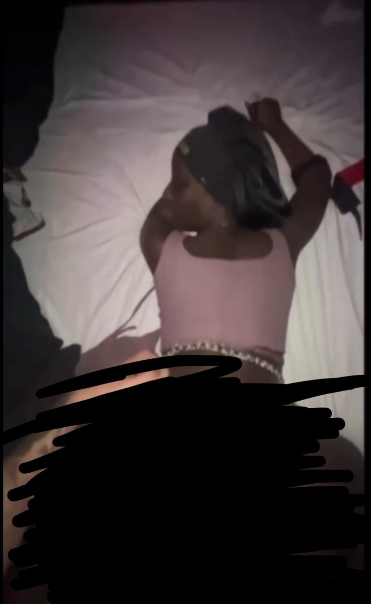 LeTvShow's tweet photo. Je suis tomber sur les vidéos de sibenga 😭 en vraie elle sont incroyable 

Une vraie actrice x cette meuf 🥵

J’ai poster les 2 vidéos qui ont leak en bio ↗️ https://t.co/TzKXAIPaRL