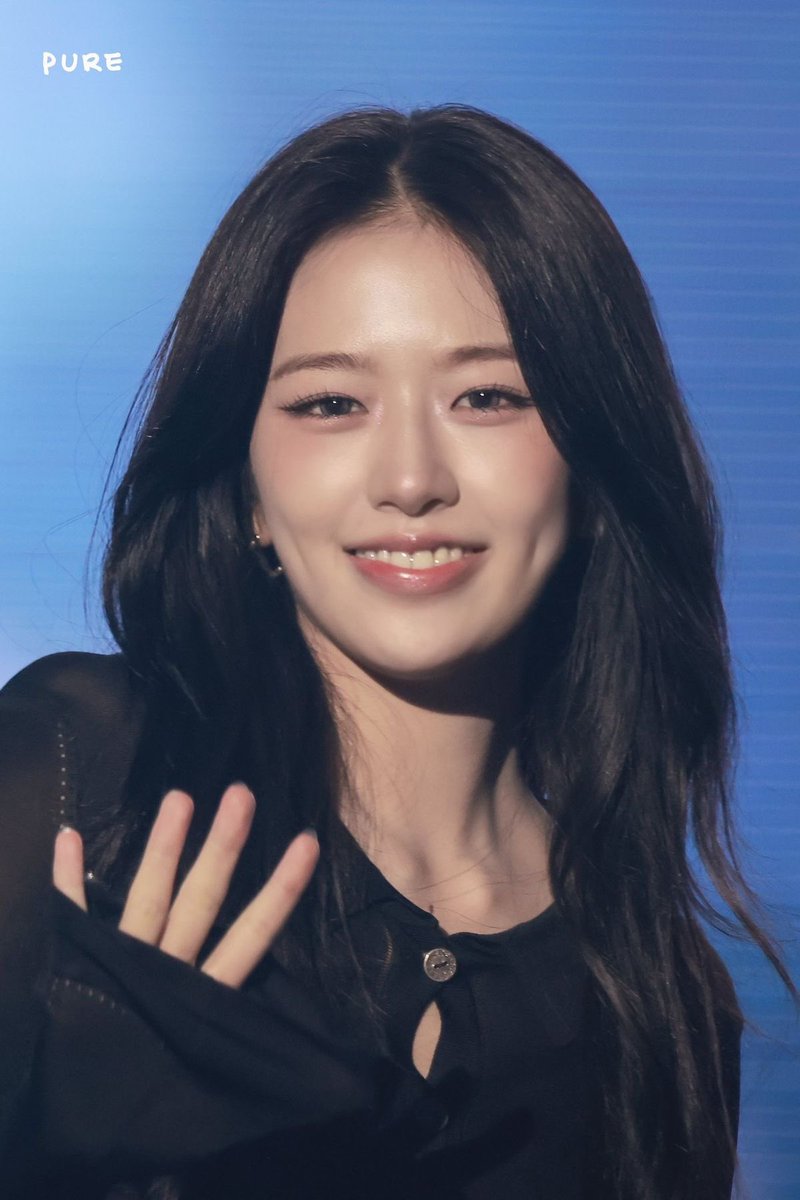 ughyujin's tweet photo. good morning to HER only https://t.co/zHr2yV7lcA