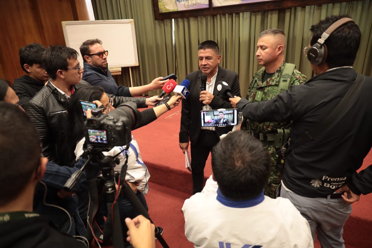 La articulación entre la <a href="/PoliciaBoyaca/">Departamento de Policía Boyacá</a>, el <a href="/COL_EJERCITO/">Ejército Nacional de Colombia</a>, la <a href="/Registraduria/">Registraduría Nacional del Estado Civil</a>, la <a href="/FiscaliaCol/">Fiscalía Colombia</a>, la <a href="/PGN_COL/">Procuraduría General de la Nación</a>, la <a href="/DefensoriaCol/">Defensoría del Pueblo</a>, la <a href="/CGR_Colombia/">Contraloría General de la República de Colombia</a>, la Unidad Nacional de Protección UNP y la Misión de Observación Electoral MOE, permitió garantizar una jornada tranquila.