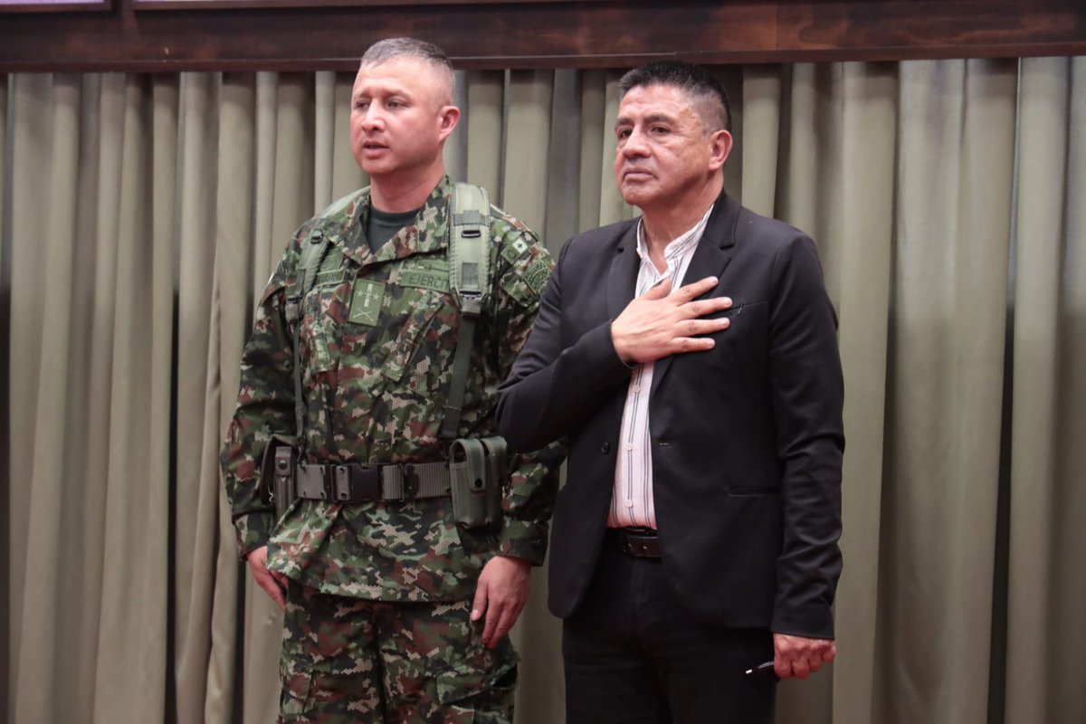 Más de 4.200 soldados del Ejército Nacional y 2.200 policías garantizaron la seguridad de los 398 puestos de votación conformados por 3.282 mesas en todo el departamento.

Boyacá le cumplió a la democracia 🤍.