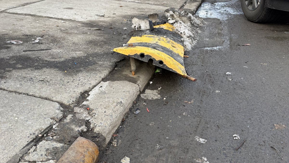 subtle116's tweet image. I’ve been seeing these all over intersections. This winter was intense but curious if there is a new strategy being considered by @NYC_DOT in replacing them. Seems like they all popped out and revealed very small bolts had been used. Is there a better approach for #VisionZero?