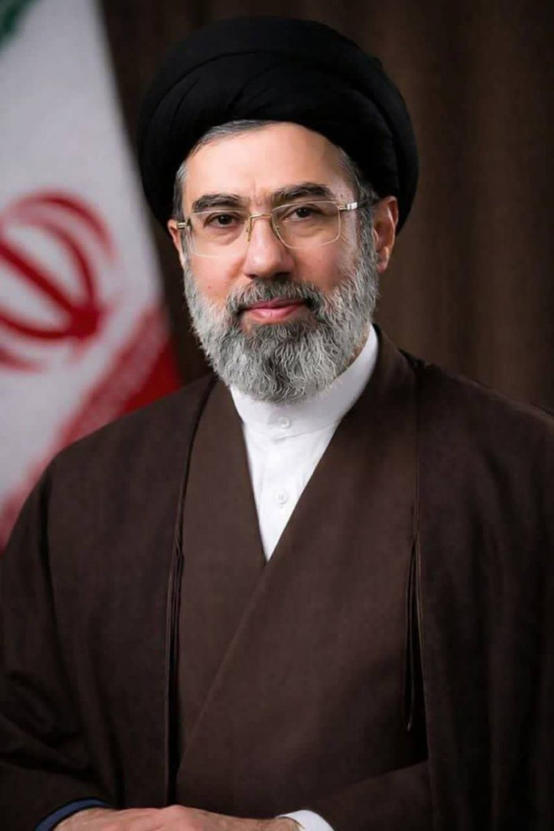 Ali313972664's tweet photo. لطف خدا نهان شد 
خامنه ای جوان شد....😍✌
#خامنه_ای_دیگر https://t.co/Ars134drw0