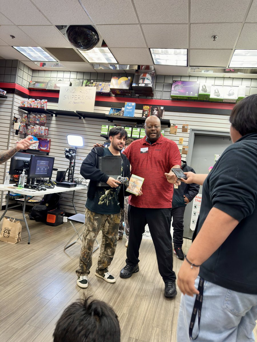 1v1 Me Bro was a huge success! Such a cool collaboration and a great way to get the community to come together.

Thank you @GameStop and <a href="/SoaRGaming/">SoaR</a> ❤️