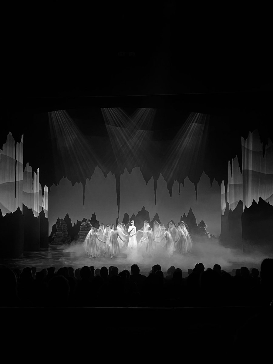 ✶ ✶ ✶ tweet media