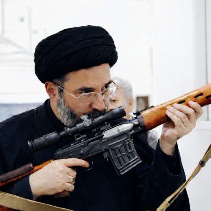 #مجتبى_خامنئي 
خيرُ خلفٍ لخيرِ سلف،
إن شاء الله على طريق المقاومة حتى تحرير القدس.
سدد الله رميتكم 
ونصركم وأيدكم 
ورحم الله الإمام الشهيد الذي ربَّاكم.