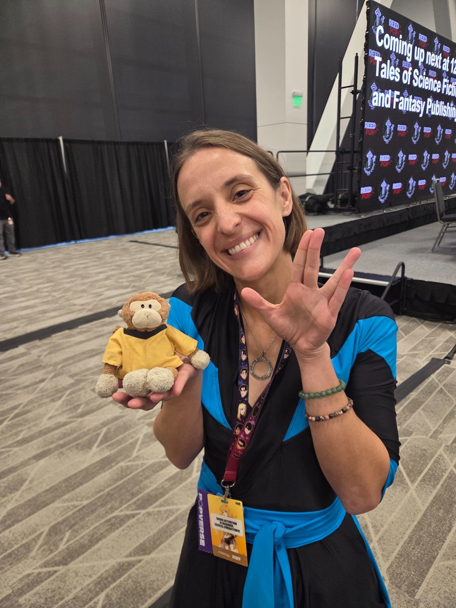 Today at Emerald City Comic-Con, Ashley V. Robinson (<a href="/AshleyVRobinson/">Ashley V. Robinson</a>) talked up Robin from DC Comics and shared her thoughts on which Robin is the best of all time. Who is your fave Robin? #ECCC #Robin