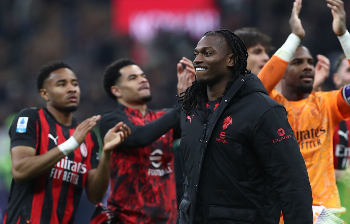 SerieA_EN's tweet photo. These @acmilan celebrations! 🙌

#MilanInter https://t.co/gk2rCGa7sG