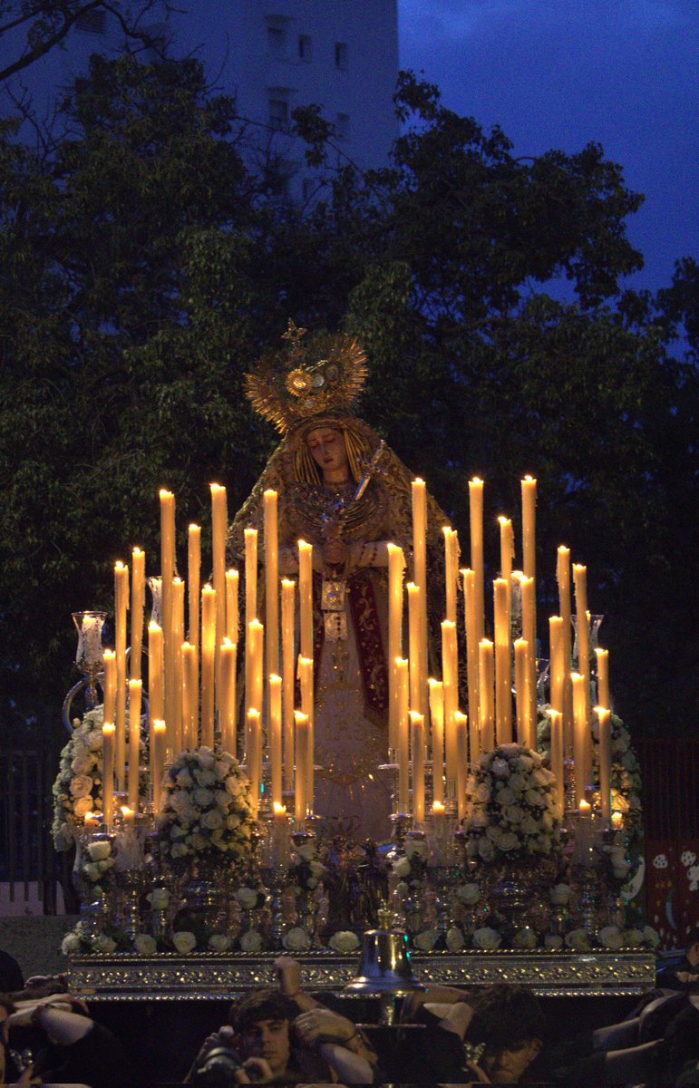 Salida Procesional de Santa María del Valle.

<a href="/valle_malaga/">Santa Mª del Valle</a> #CofradiasMLG
