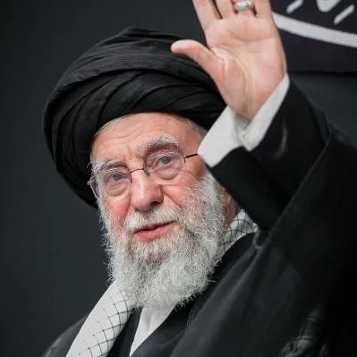 ZardSi's tweet photo. 🚨🇮🇷 BREAKING

Iran has elected Mojtaba Khamenei, the son of Ali Khamenei, as the new Supreme Leader of Iran.

He confirms he will punish Trump and Netanyahu for the assassination of his father, and his top priority will be to free Palestine. https://t.co/jflpK13V1j