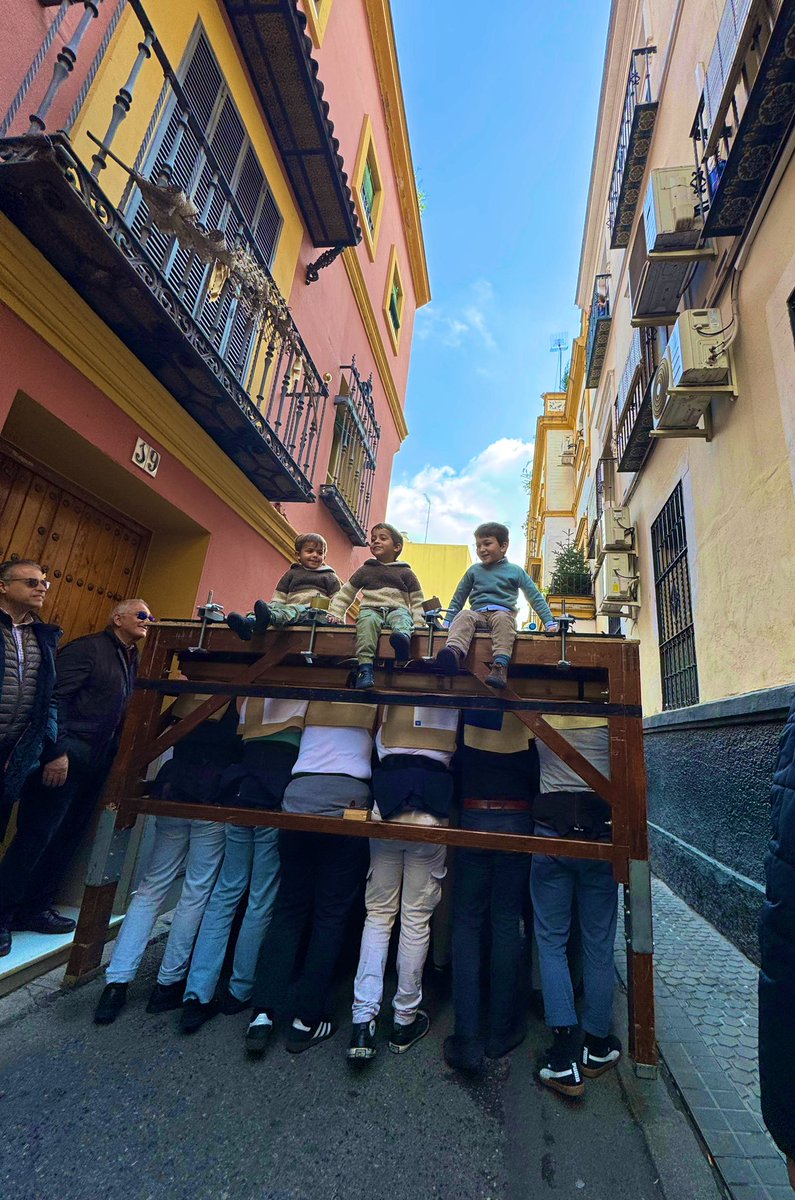 La inocencia de la espera. Una ilusión que nunca se marcha.

21 días para la gloria. Mañana de ensayo en Sevilla.