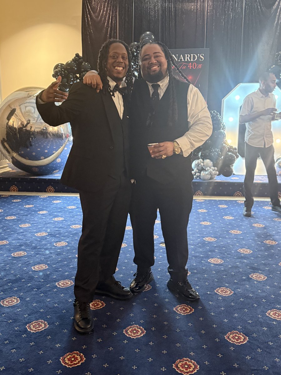 UNO_NOGAMES's tweet photo. LAstnight was epic happy 40th cuz. https://t.co/FQWkKe7S2H