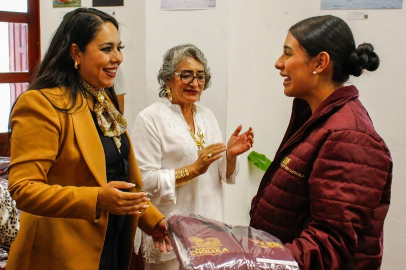 #VISION
Entrega Tonantzin Fernández uniformes a personal del DIF Municipal
- La presidenta municipal destacó que portar un uniforme fortalece la identidad, el orgullo y el sentido de pertenencia
Mas en VISION: periodicovision.com.mx/.../entrega-to…
<a href="/TonantzinFdz/">Tonantzin Fernández</a>