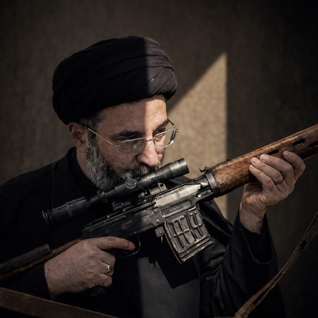 Soleimani1213's tweet photo. إذا غاب سيد قام سيد ..
#لكَ_البيعة https://t.co/SqBsFoYf0T