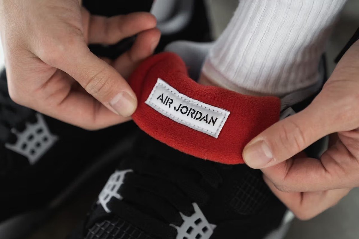 JustFreshKicks's tweet photo. The Air Jordan 4 OG “Bred” is set to return Holiday 2026 🤯 https://t.co/QAxxQDbpSP