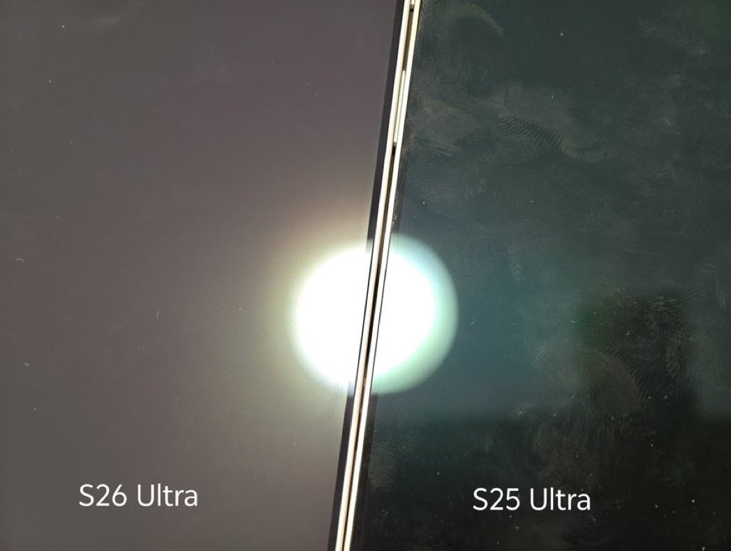 FromKorea5's tweet photo. This isn't just a regular iterative upgrade

The display is so completely different

The best is Whitestone Dome Glass, the world's first tempered glass screen protector with no black bezel around the screen edge and E-Beam AF coating. https://t.co/GSWFbqt0XW #ドコモショップ https://t.co/OlC9h3QUHT