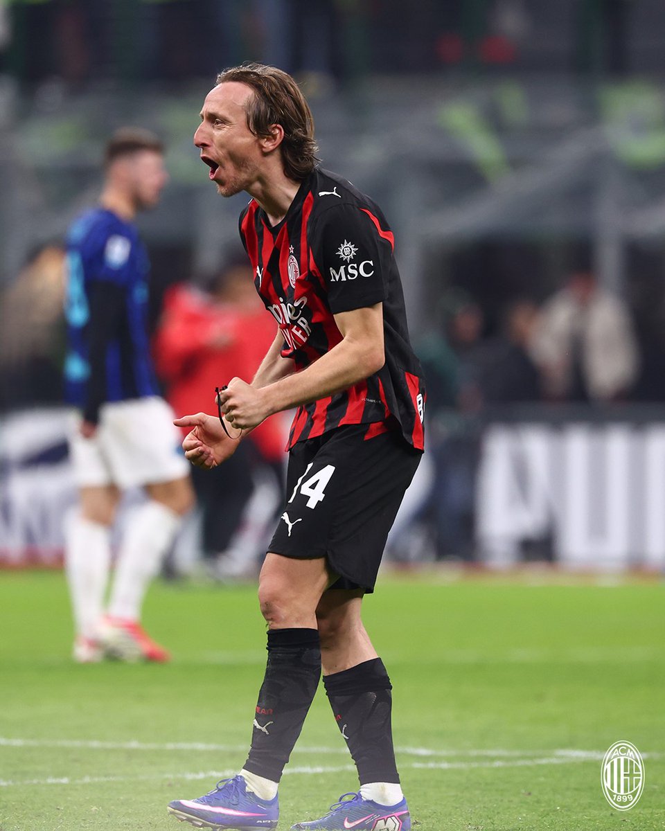 acmilanar's tweet photo. يأ امي، يا أمي، يا أمي
أتعرفين لماذا ينبض قلبي؟

لقد رأيت لوكا مودريتش 🥹🥹🥹 https://t.co/TNfElIZoZh