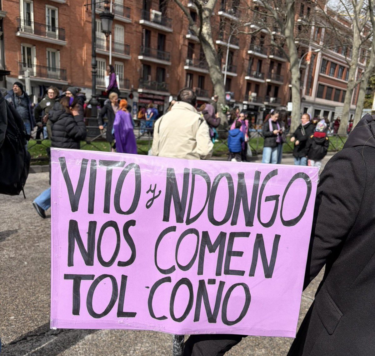 bertrandmyd's tweet photo. Muchas necesitadas en el 8M https://t.co/gjSHFKCX6f