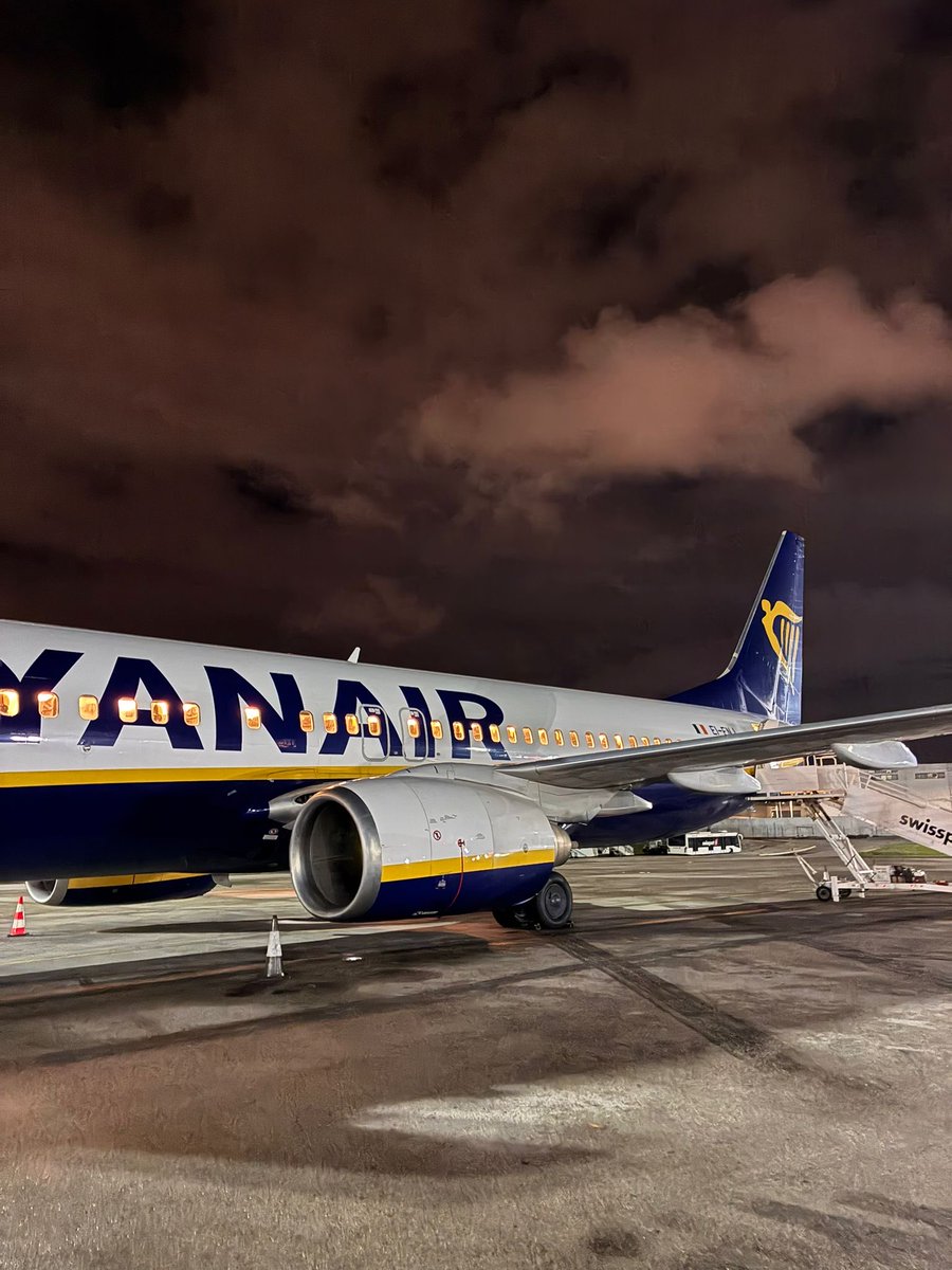 air_comment's tweet photo. #Marruecos #Tánger #AeropuertoDeTánger #TangierAirport #TangerIbnBattutaAirport #Aviación #AvGeek #AvGeekSpain #AviationPhotography #NightAviation #AirportLife #RampLife #GroundOperations #AirArabia #Ryanair #B737 #A320 #AviationLovers #Planespotting #Planespotter #AirComment https://t.co/SD9aA6tXXt