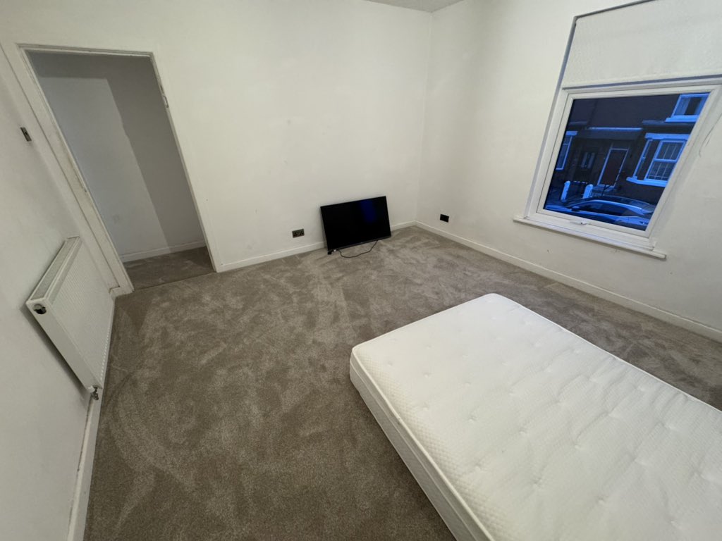 aTeeSys's tweet photo. This is peak male living space https://t.co/wkKMRZT9CQ