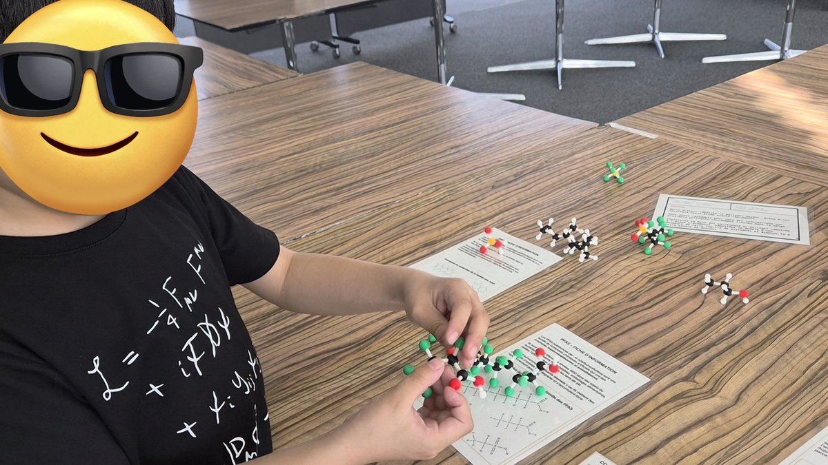 스위스 로잔공대 사이언스 세션 참가.
이런데서 공부하고싶다고 자극받는 꼬맹이. 응 일단 초중고부터 졸업해.😄