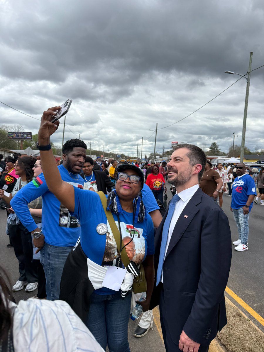 Pete Buttigieg tweet media