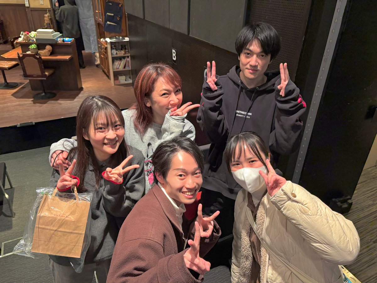 100点un・チョイス！『白い星』

遅ればせながら。
割と序盤の回で観せてもらいました。
どこからがアドリブなのかわからないほど地続きの世界に誘われしっかり騙されてまいりましたとさ。
やっぱり久々の再会もあって楽しかったよ。
#白い星2026