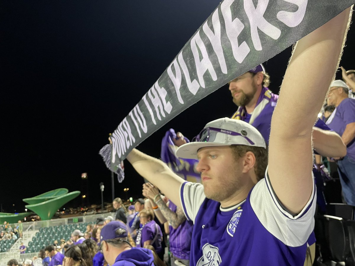 ABumps21's tweet image. As the whole stadium chanted, Lex and Lou fans alike 

We Support the Players

#PowerToThePlayers #StandUpForStandards