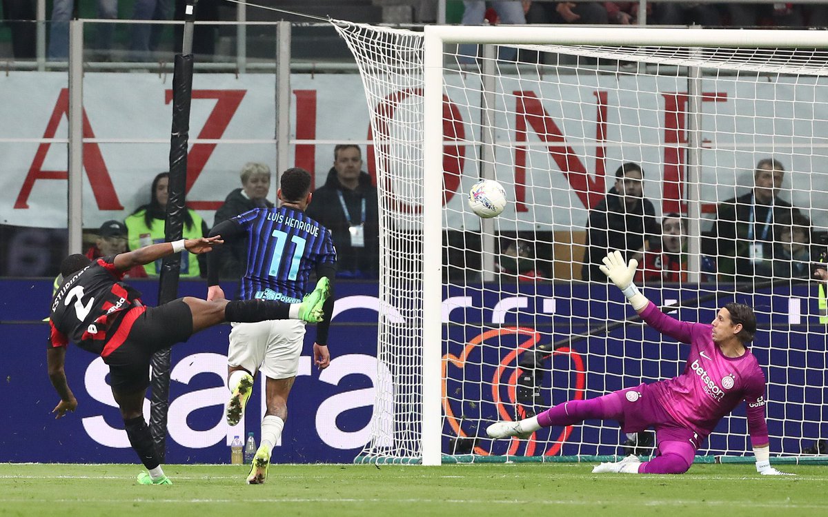 Dinanzi a noi chi fece il grande ingan,
ora fischi piovon su sua testa in coro;
col Diavolo che gli urlò: “Papé Satan”,
poi Allegri a incartar è medaglia d’oro.
La Penna chi firma da noi è Estupiñan,
a mancini invertiti di sicur gioìan loro.

#MilanInter