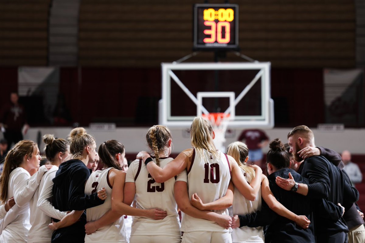 MontanaGrizWBB's tweet photo. Thanks for supporting us all season long, Griz Nation! 

#GoGriz https://t.co/4qtiIfMwtg