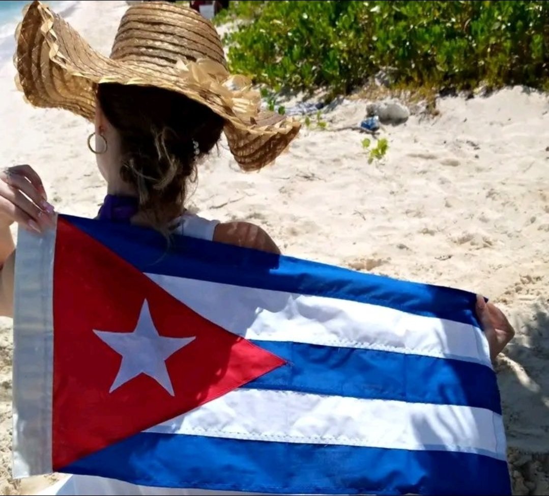 Soy orgullosamente: CUBANAS🇨🇺‼️

Feliz día Internacional de la Mujer, desde mi país, para el mundo. #MujeresEnRevolución 
#CubaCoopera
