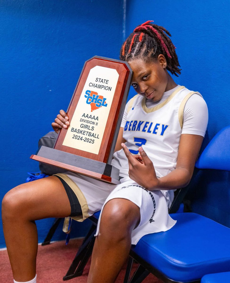 Alaina_Carter28's tweet photo. Exactly one year apart. Same results. STATE CHAMPION x2 🏆🏆🥇🥇💪🏾🦌🏀💪🏾‼️💙🤍💛#BACKTOBACK #ChampsOnly #HardWorkPaysOff  #DEFENDED @ladystagshoops https://t.co/udQDriOxx1