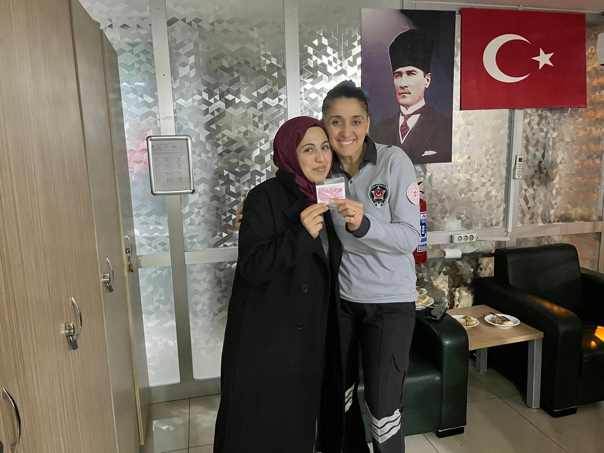 KayseriKYGM's tweet photo. 📍 Şule Yüksel Şenler Yurdu

8 Mart Dünya Kadınlar Günü kapsamında düzenlenen iftar programında bir araya gelerek,hazırladığımız şans bilekliklerini, öğrencilerimizle birlikte çevremizde karşılaştığımız kadınlara ve yurt çalışanlarımıza hediye ederek bu anlamlı günü paylaştık. https://t.co/rkSZkKeiNW