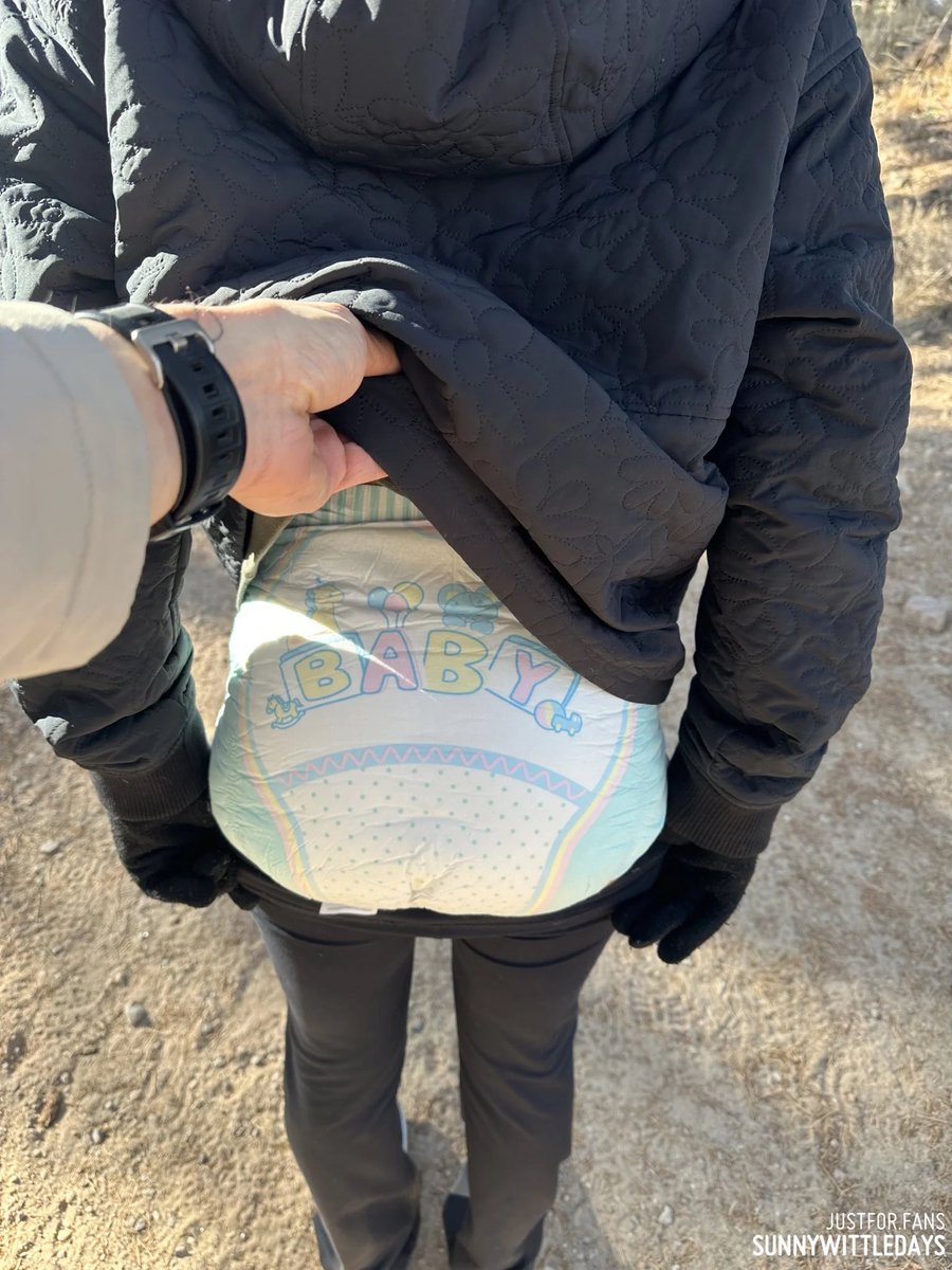 Diapered hikes>>