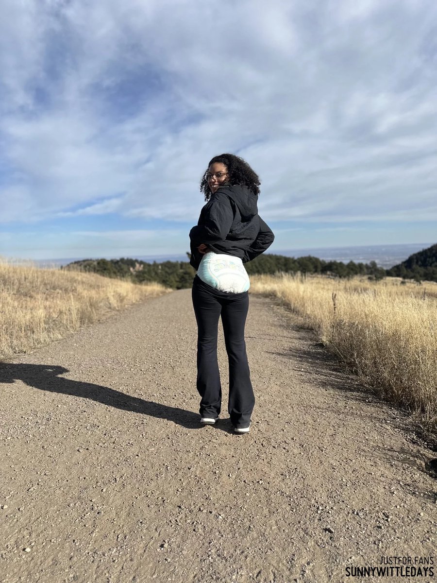 Sunnywittledays's tweet photo. Diapered hikes>> https://t.co/nb4GGhO4JU