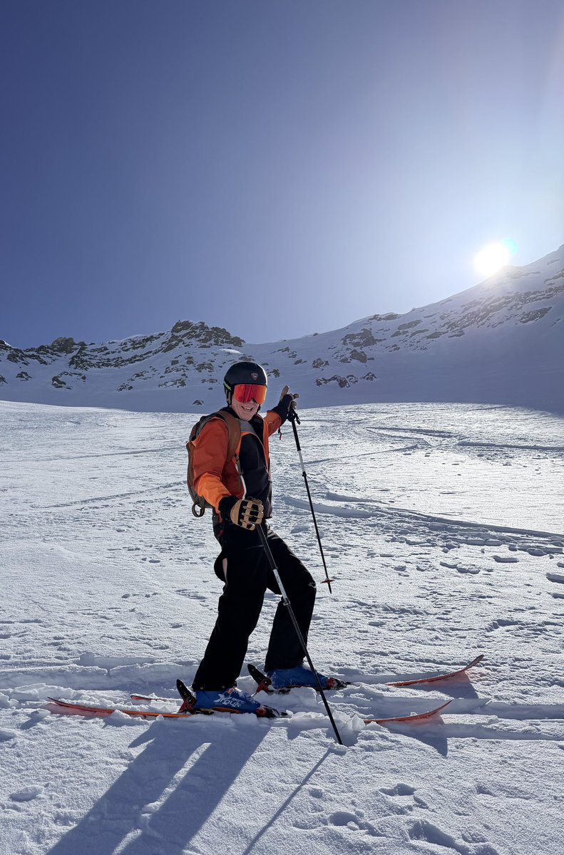 FamilySkiTrips's tweet image. Love #skiing in the shadows on #montblanc 🎿🇮🇹🇫🇷 @courmayeur_ski @montblanc_world #courmayeur our 360th #ski resort 🎿🥂