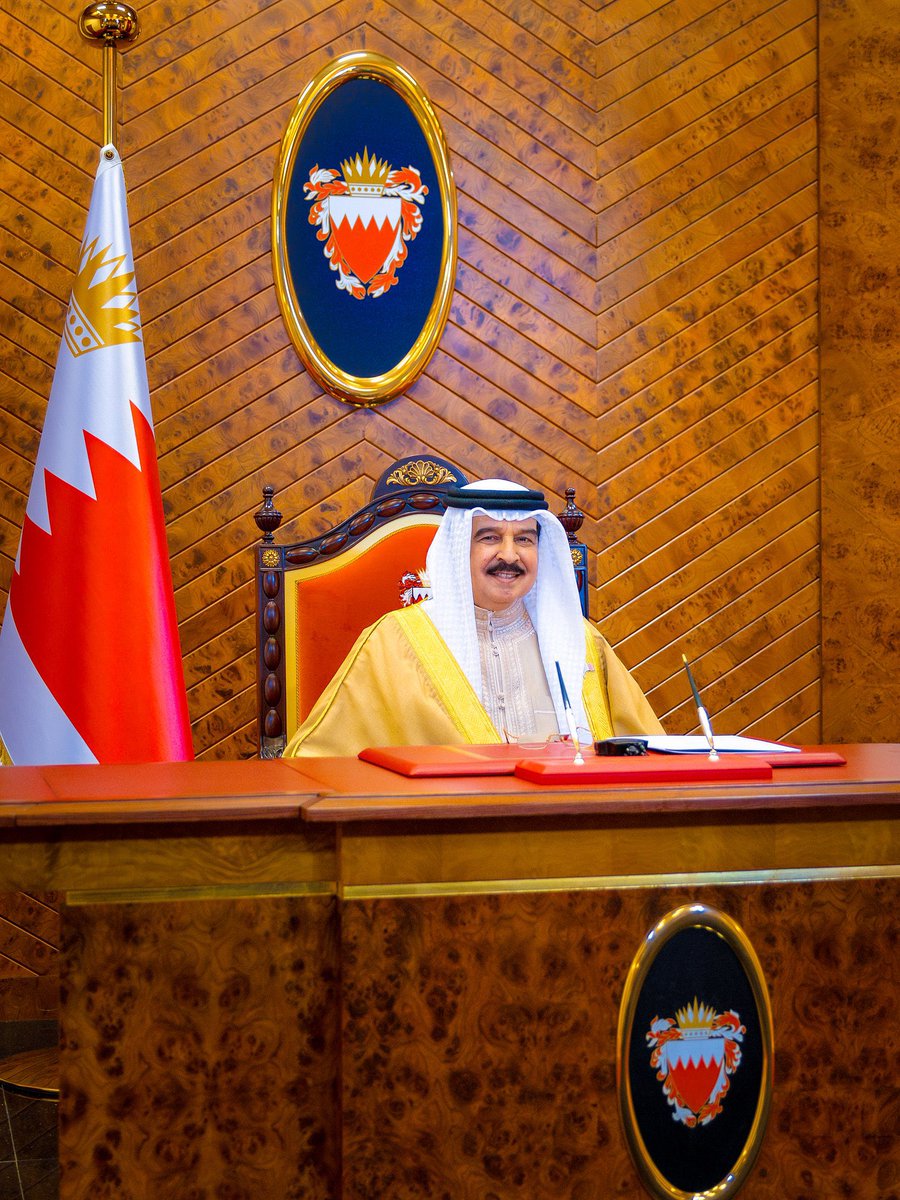 ما على الدار في ظلك توتر 
انت حاكمها وحامي حماها 🇧🇭♥️
#البحرين_بخير