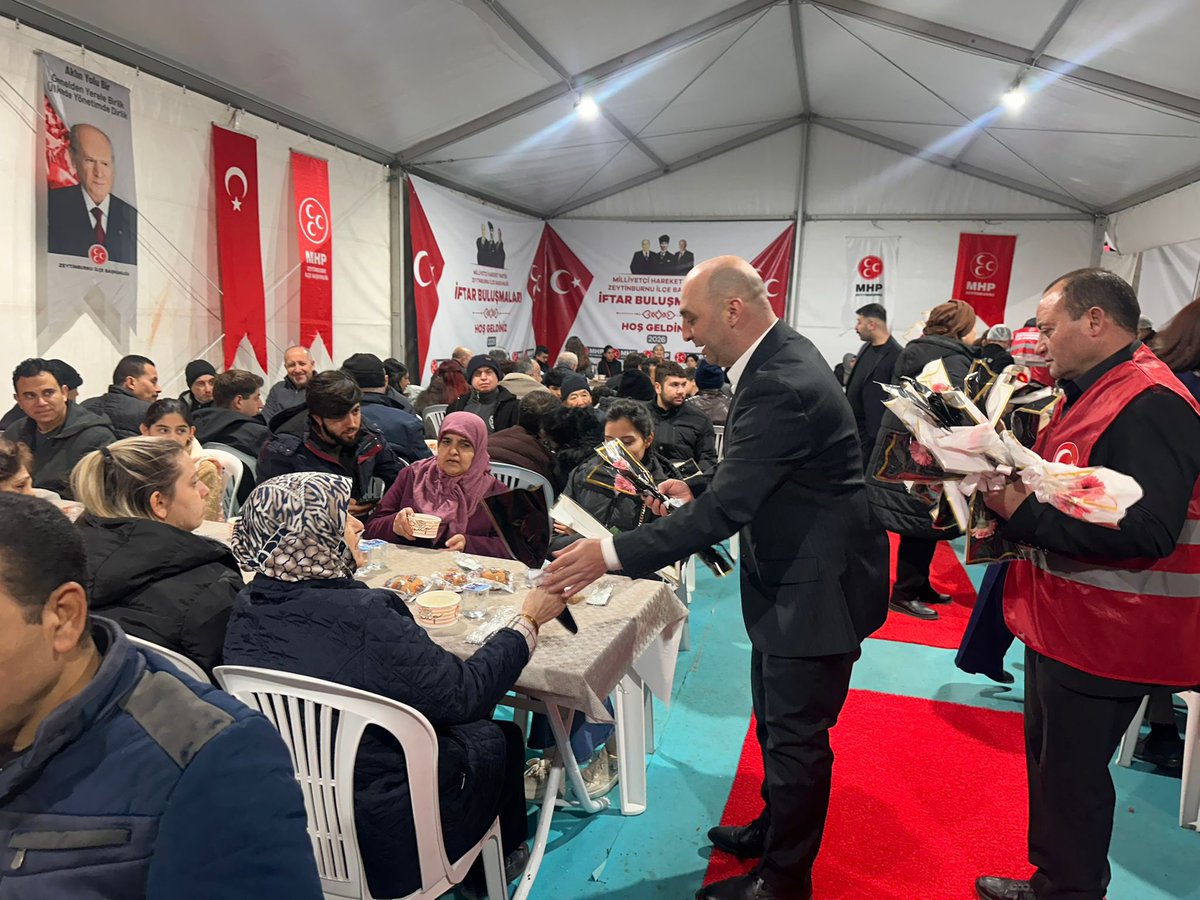 8 Mart Kadınlar Günü münasebetiyle iftar çadırımızda kıymetli kadınlarımıza çiçek hediyemizi takdim ettik.

<a href="/_MHPistanbul_/">MHP İstanbul</a> <a href="/sertel_selim/">Sertel Selim</a> <a href="/YasarKaba17/">Yasar Kaba</a> <a href="/AhmetBilgic1453/">Ahmet Bilgiç</a> <a href="/habip_kpcglu/">Habip Kapıcıoğlu</a>