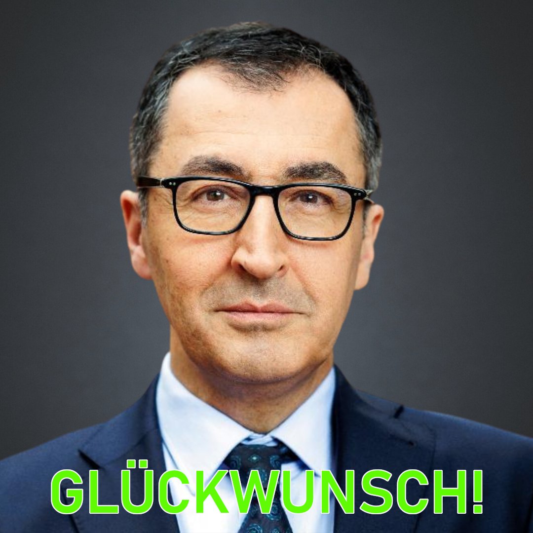 Wenn sich es bestätigt, wird Cem Özdemir Ministerpräsident in Baden-Württemberg.
Ein Grüner mit türkischem Migrationshintergrund.
Für manche offenbar der absolute Super-GAU.
Für viele einfach Demokratie und ein starkes Zeichen dafür, wie dieses Land wirklich ist.
#LandtagswahlBW