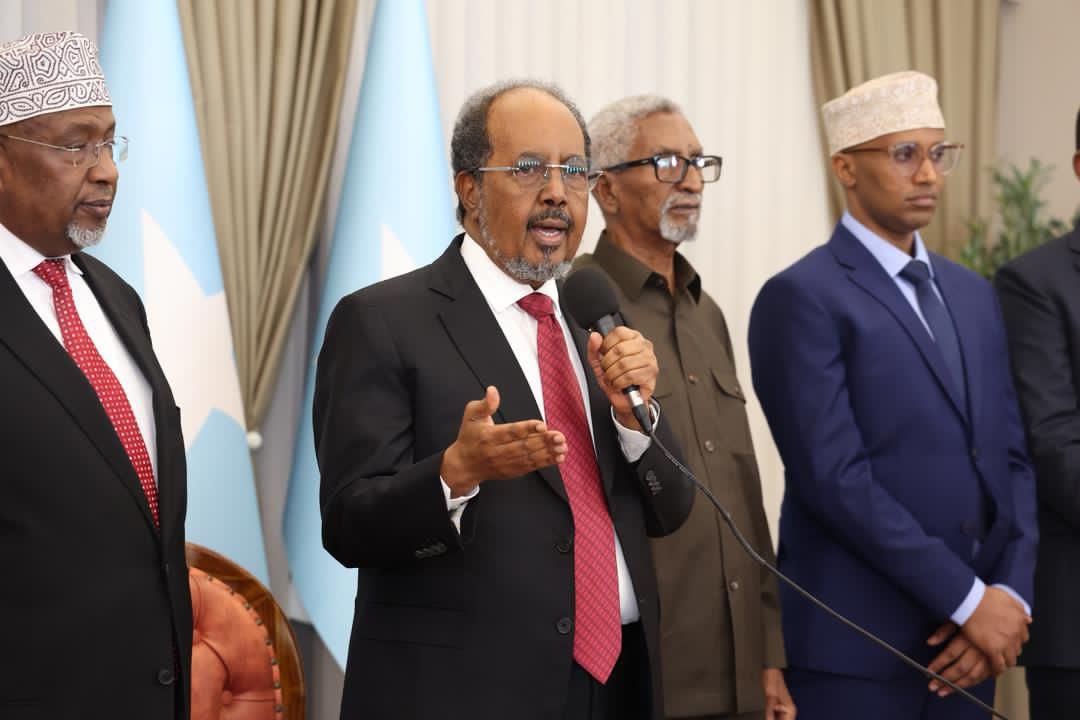 HassanSMohamud's tweet photo. Today I signed the newly amended Constitution of the Federal Republic of Somalia, approved by both Houses of the Federal Parliament. This historic step ends the provisional era, strengthens state institutions, protects citizens’ rights, and advances Somalia’s democratic future. https://t.co/DUgX7R6PxD