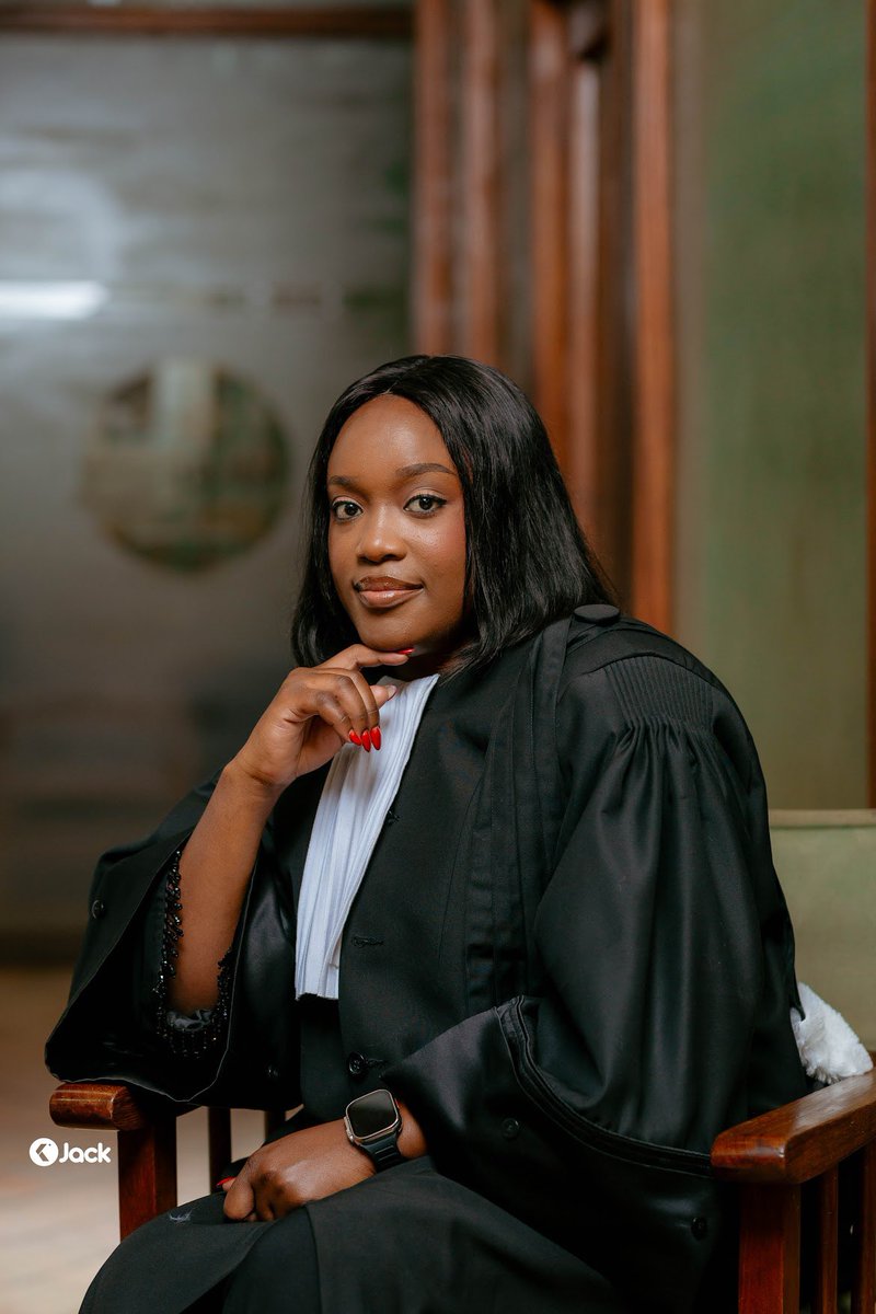 EsthellaBashiga's tweet photo. Avocate et femme fière.
La femme ne se limite pas à la cuisine : elle pense, décide, dirige et défend.
#DroitsDesFemmes #WomenInLaw #8Mars #FemmesFortes 👩🏾⚖️✨ https://t.co/ZixV3uZnls
