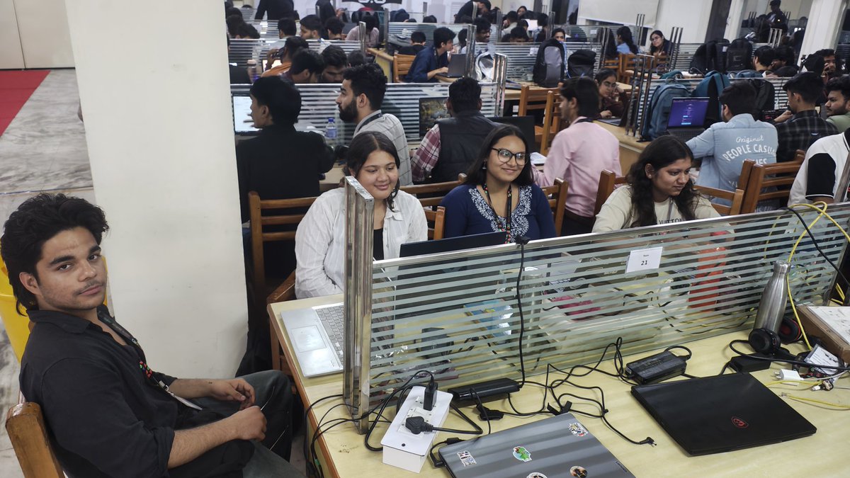 Akshay kumar tweet media