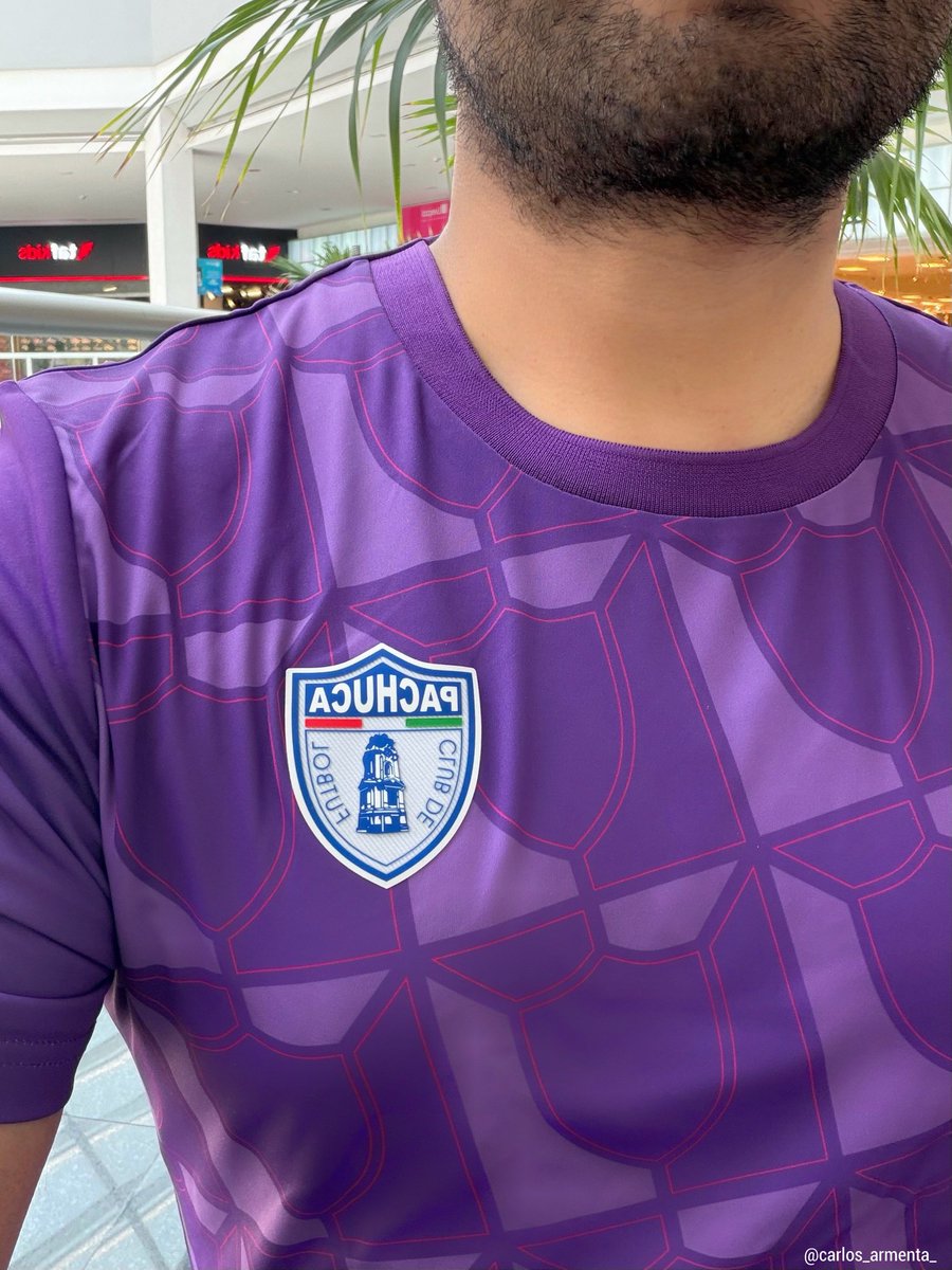 Si encuentran a un tuzo con esta chulada de playera de portero, ese mero soy yo.

#ConLaPlayeraDePachucaSiempreBienPuesta

¡Vamos los <a href="/Tuzos/">Club de Futbol Pachuca</a>!