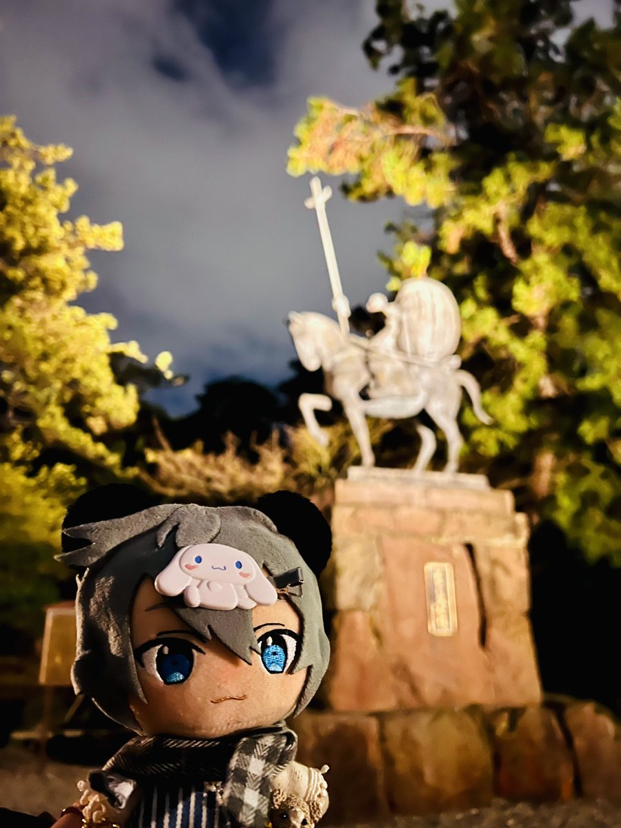 しーぷいのこと忘れたくなくて今覚えてる限りメモアプリに書き出してたらもうこんな時間になっておりやばいです。とりあえず寝ます。明日も書きなぐっておきたい  記憶が飛んでしまう前に…！
最後に前田さんの像を眺めるにきぬの写真を置いておきます。おやすみなさい😪