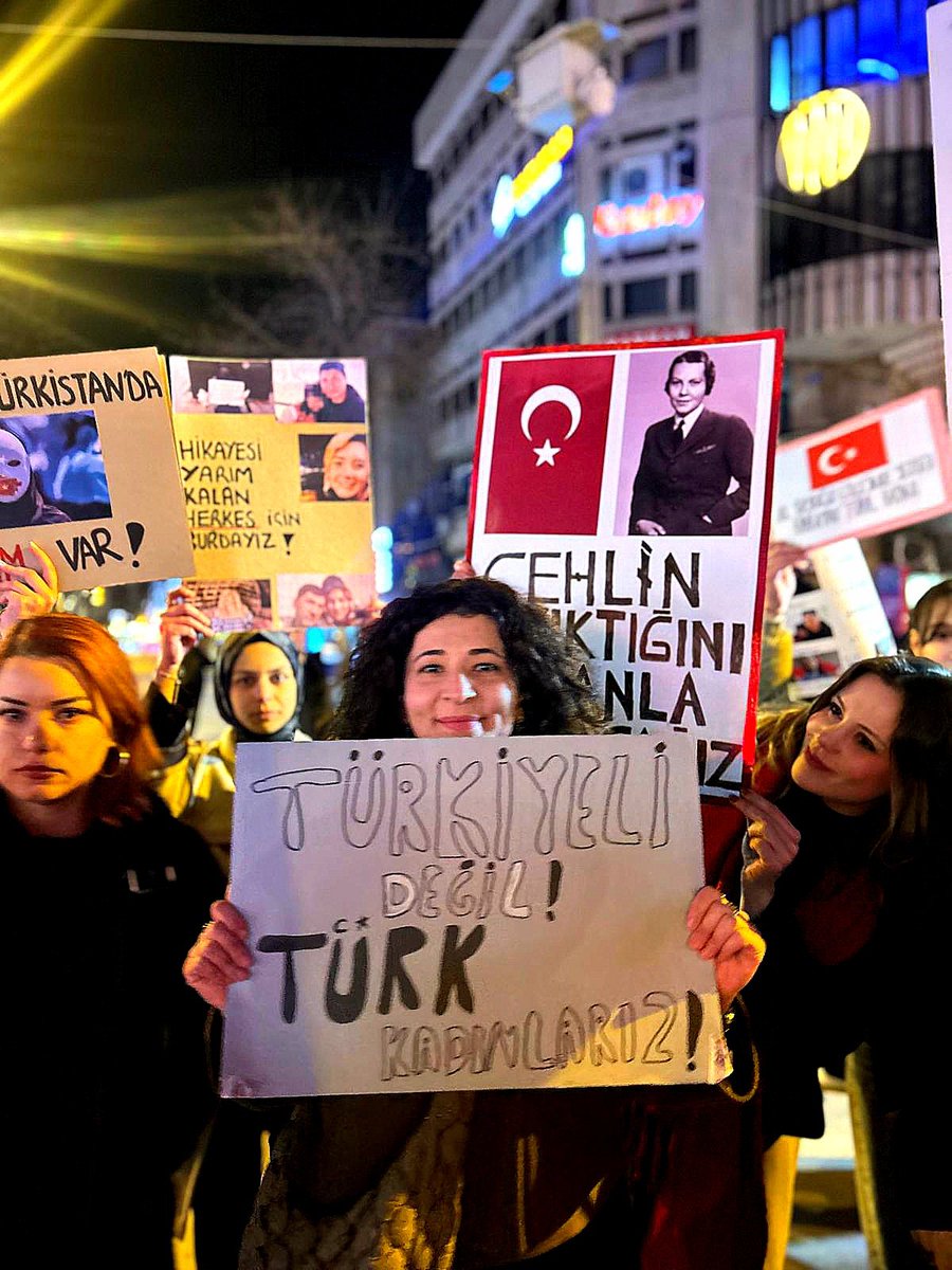 8 Mart Kadınlar Günü'nde,  İstiklal Kadın Hareketi olarak Ankara Yüksel'de  alandaydık. 

Türkiyeli değil Türk kadınlarız.

#Türkkadınıalanda