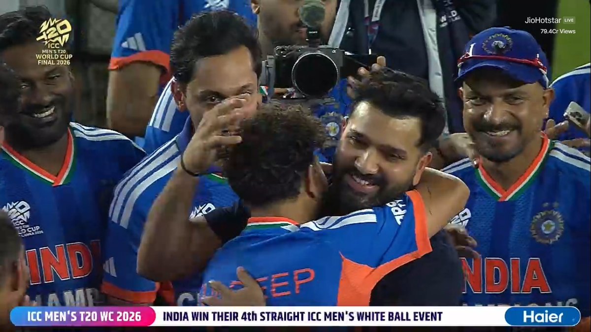 ROHIT HUGGING KULDEEP 🥹
