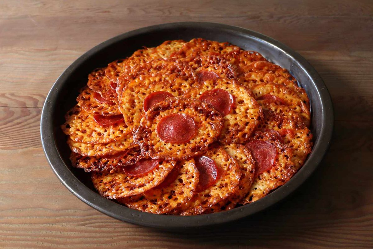 RetroHighway's tweet photo. Pepperoni Pizza Cheese Dip
would you dip in? https://t.co/gveZ2jxyyJ