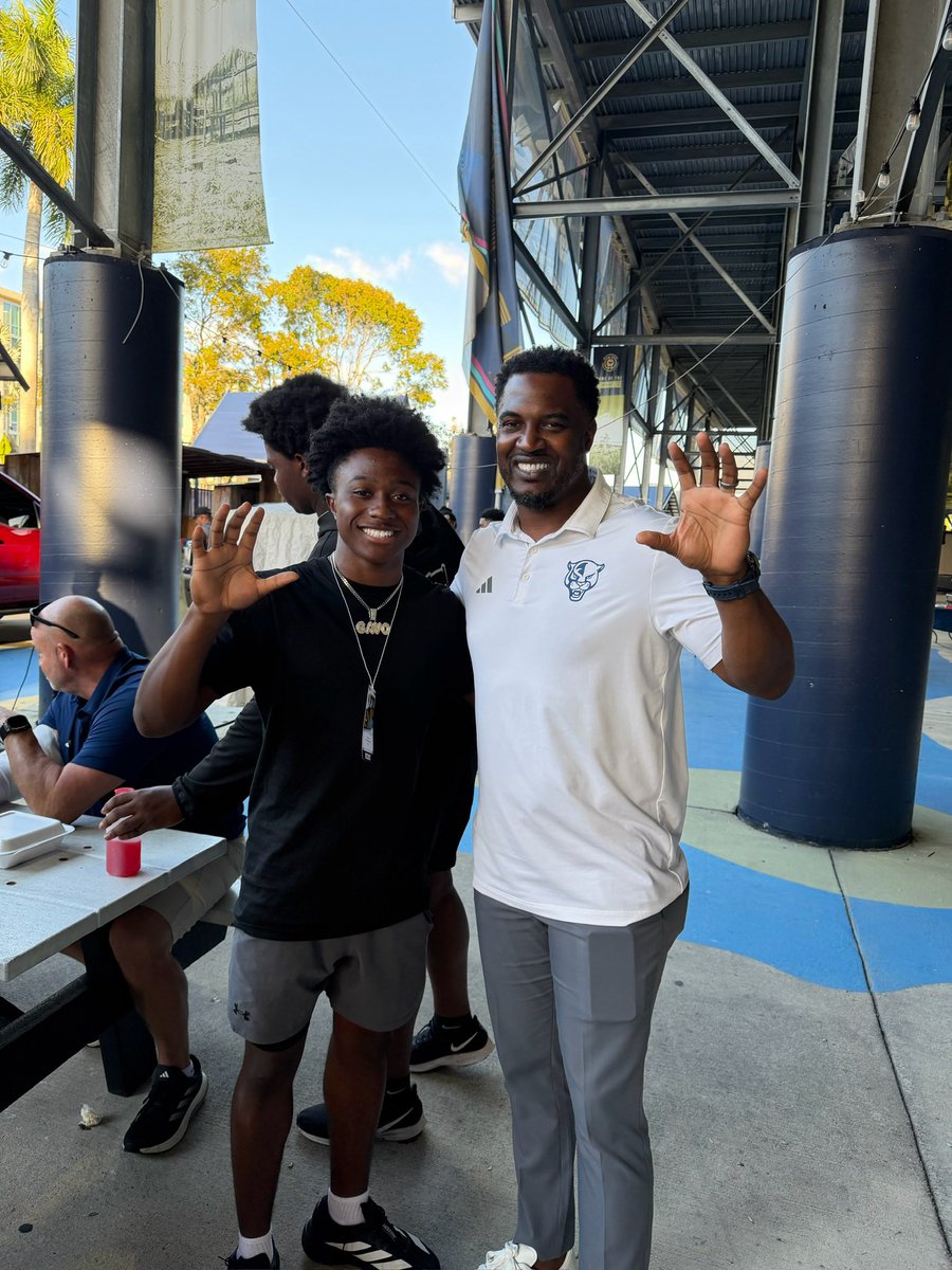 Gavin Davis tweet media