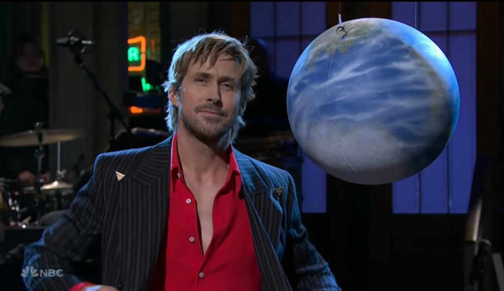 xXx_groovy_xXx's tweet photo. snl writers really want me to believe the crowd goes wild over harry styles instead of RYAN GOSLING LOOKING THIS GOOD? https://t.co/cavLGels08
