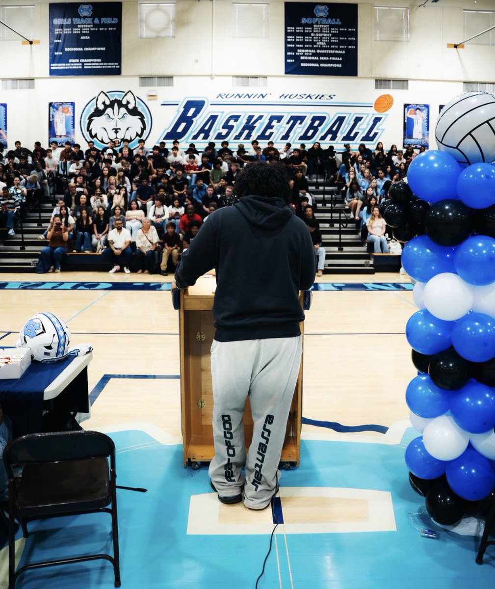 DALLAS TUCKER 6’2 260 DL tweet media