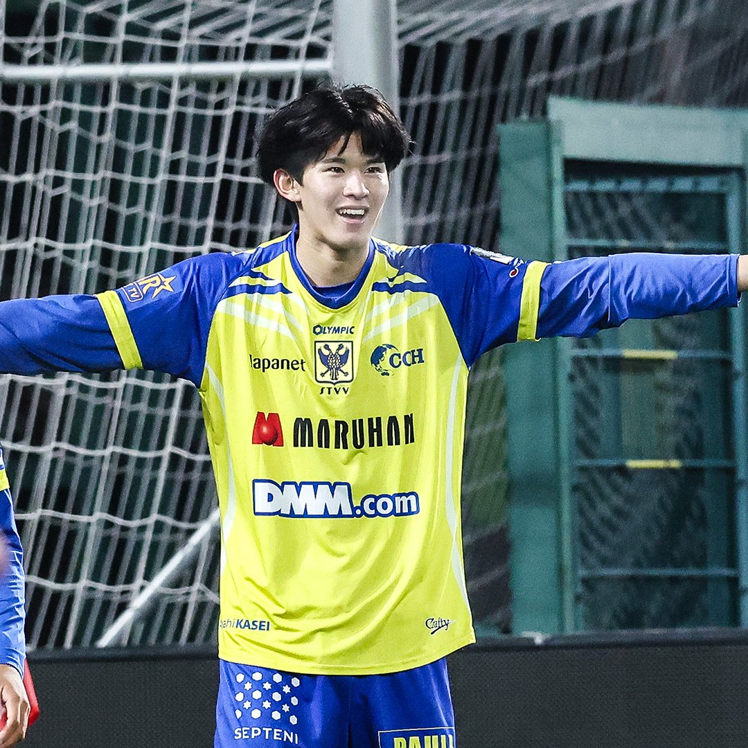 DAZN_BENL's tweet photo. 🇧🇪 STVV - Cercle Brugge
🕚 Live NU
📲 In de DAZN app
🔗 https://t.co/BH6sL3t8dX
🎙️ Niko Lainé
#STVCER https://t.co/qsAWm8rl5p